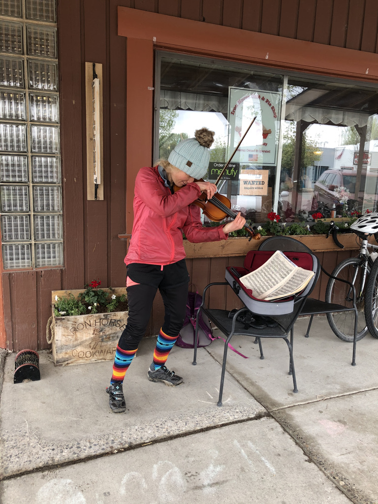 Carrie Krause playing violin